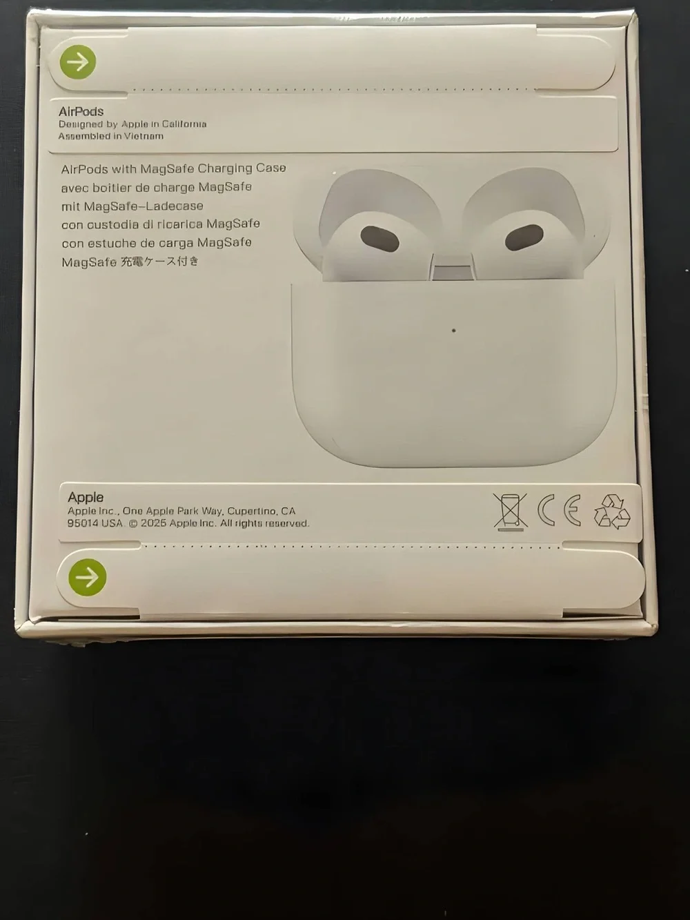 Apple White Wireless Earbuds Headset - Compact Stereo AirPods